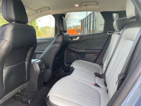 Certified 2025 Ford Escape Platinum w/ Premium Technology Package image 22