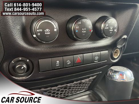 Used 2018 Jeep Wrangler Sahara w/ Connectivity Group image 23