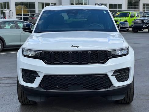 Used 2023 Jeep Grand Cherokee Altitude AWD/4WD image 43