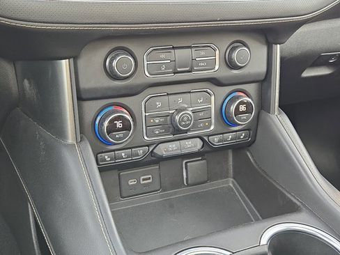 Used 2021 Chevrolet Tahoe Premier w/ Premium Package image 30