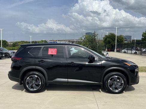Certified 2025 Nissan Rogue SV FWD image 3