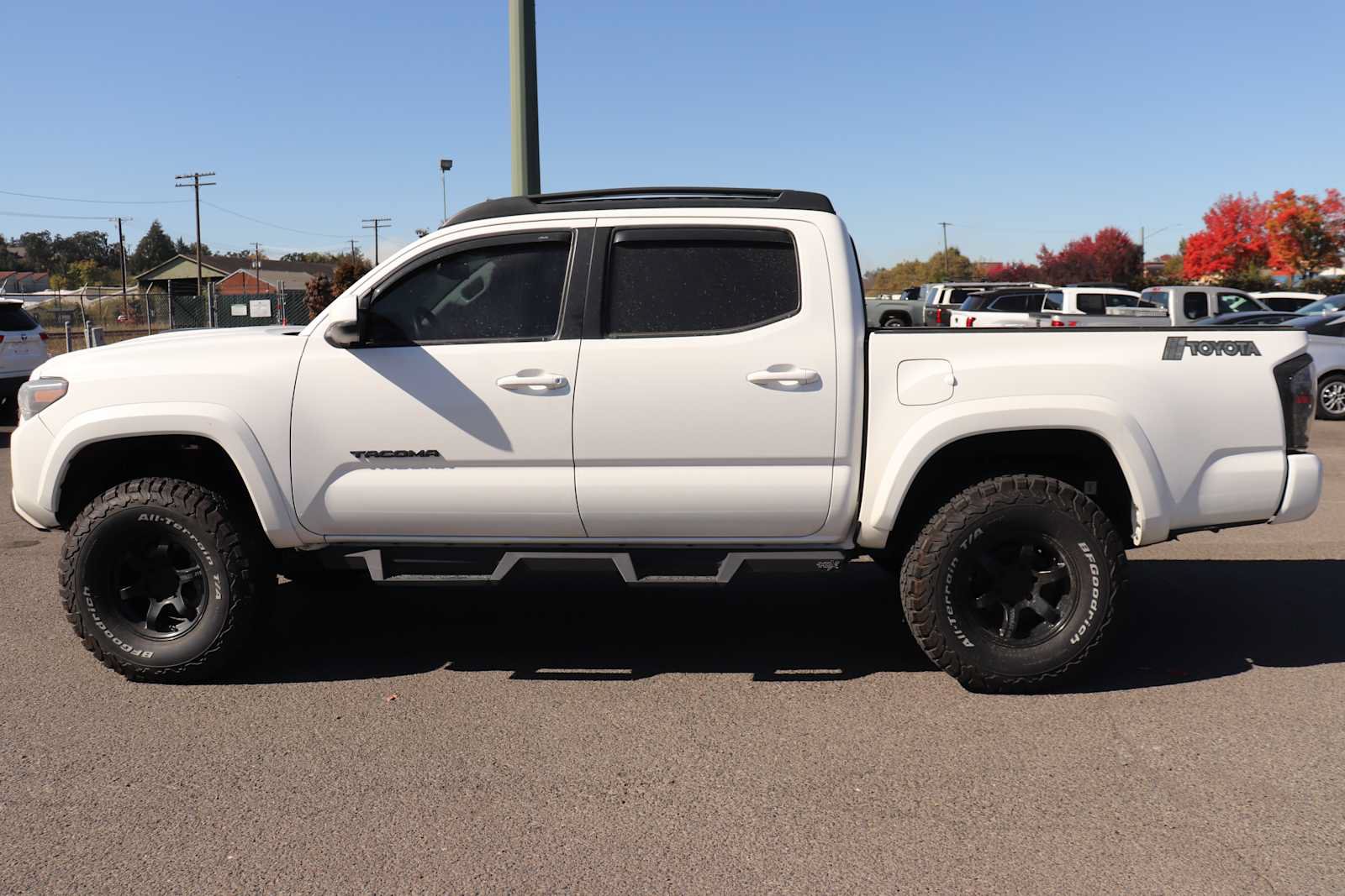 Used 2020 Toyota Tacoma SR5 w/ Blackout Package AWD/4WD image 8