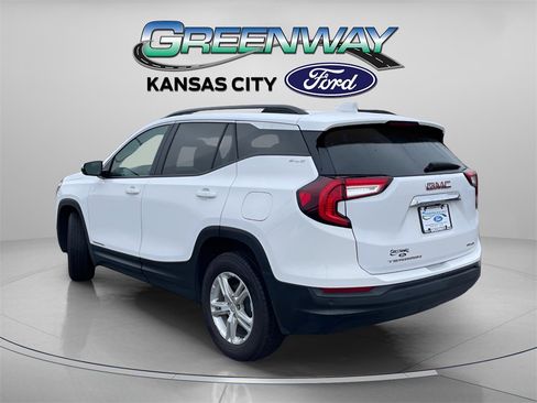 Used 2023 GMC Terrain SLE w/ Driver Convenience Package image 5