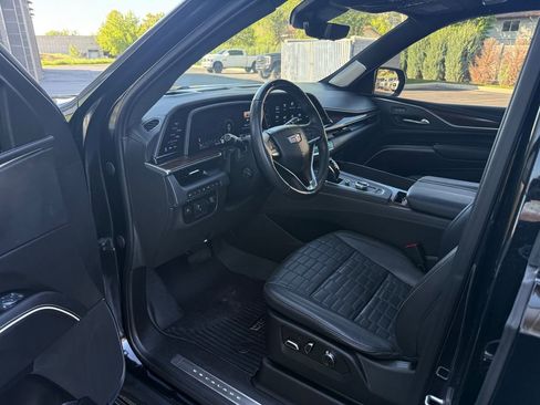 Used 2022 Cadillac Escalade Sport Platinum AWD/4WD image 18