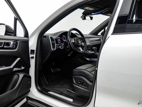 Used 2022 Porsche Cayenne Turbo image 34