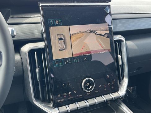 New 2025 GMC Acadia Elevation FWD image 17