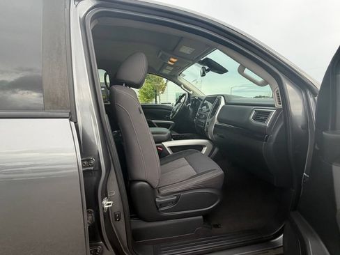 Used 2021 Nissan Titan SV w/ SV Convenience Package RWD image 39