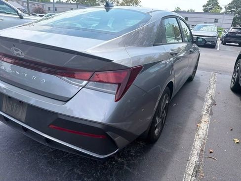 Used 2025 Hyundai Elantra Sport FWD image 10