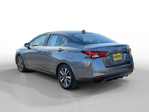 Used 2023 Nissan Versa SV image 3