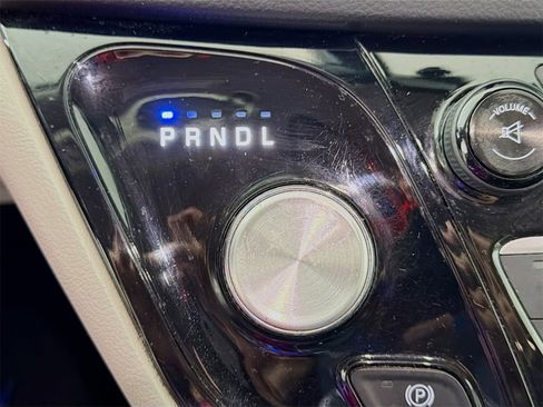 Used 2017 Chrysler Pacifica Touring-L image 19