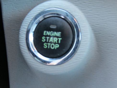 Used 2013 Toyota Venza XLE image 15