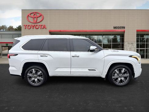 Used 2025 Toyota Sequoia Capstone image 4