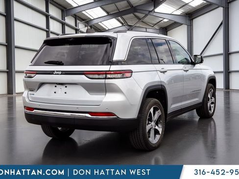 Used 2022 Jeep Grand Cherokee Limited 4xe w/ Luxury Tech Group II AWD/4WD image 23