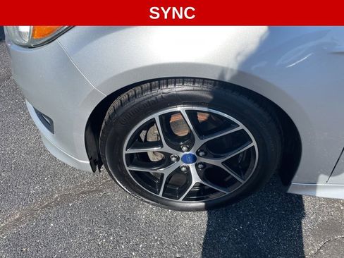 Used 2015 Ford Focus SE w/ SE Sport Package image 10