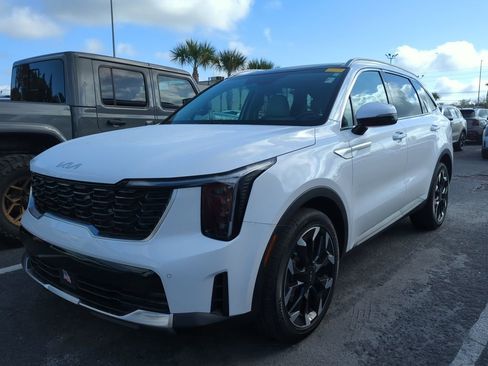 Certified 2024 Kia Sorento EX w/ Panoramic Sunroof Package image 4