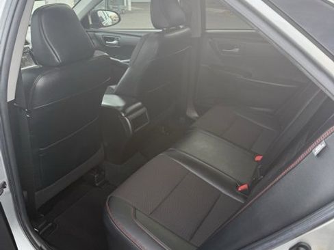 Used 2016 Toyota Camry SE image 31