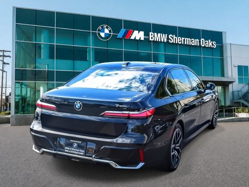 Certified 2026 BMW 740i RWD image 4