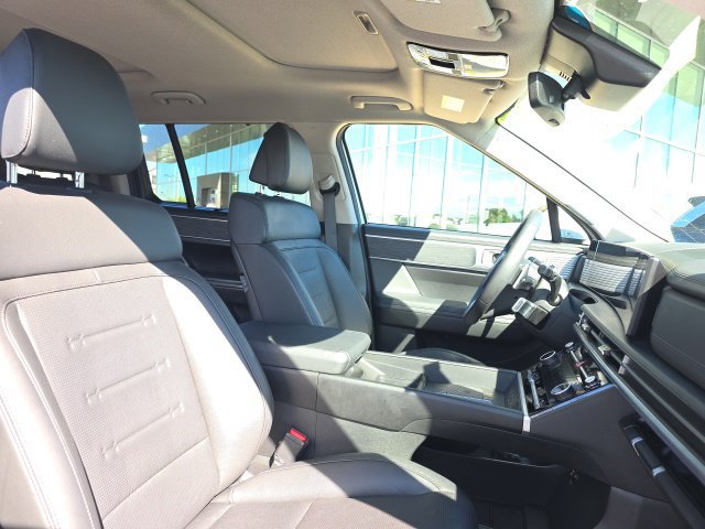 Certified 2025 Hyundai Santa Fe Limited AWD/4WD image 11