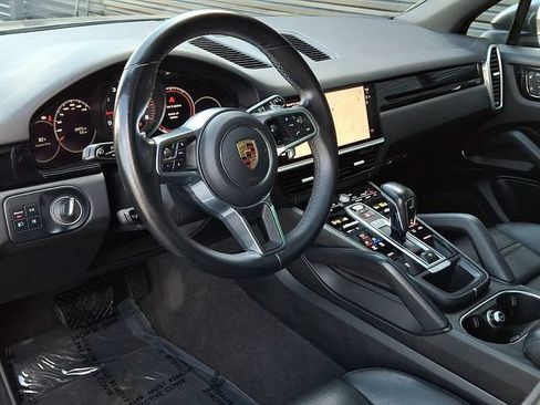 Certified 2023 Porsche Cayenne AWD/4WD image 4