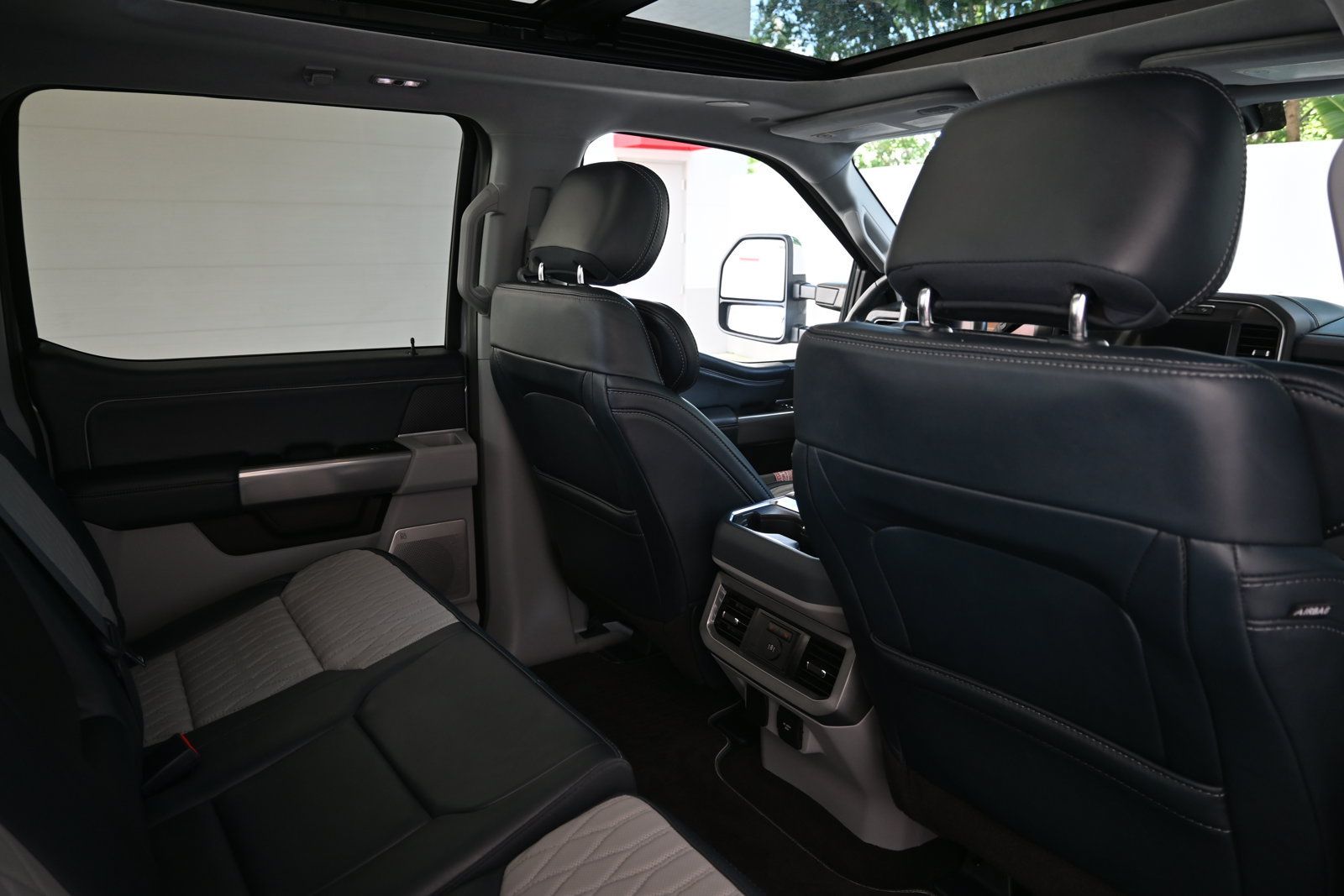 Used 2024 Ford F350 Limited w/ FX4 Off-Road Package AWD/4WD image 6