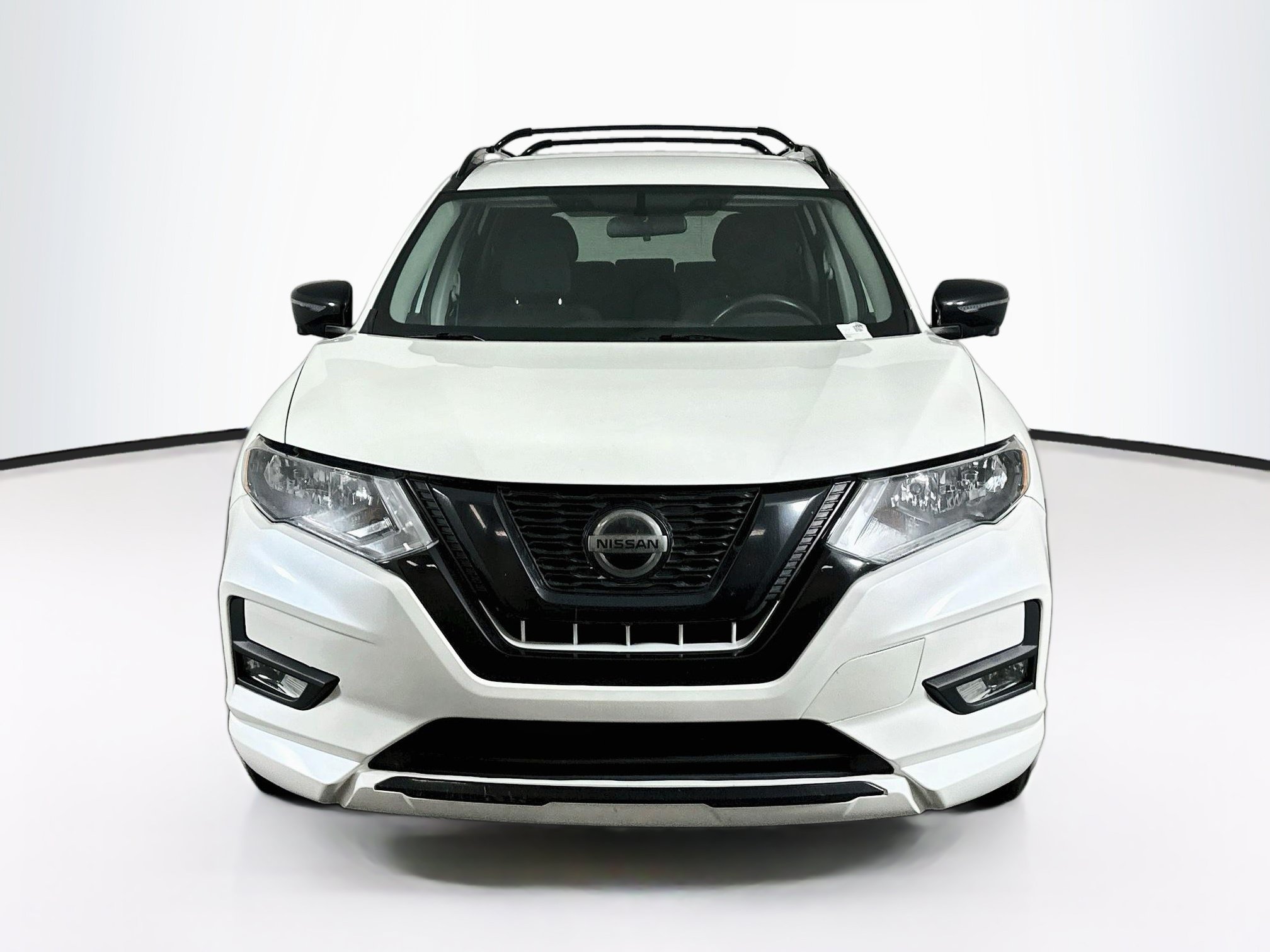 Used 2018 Nissan Rogue SV w/ Premium Package FWD image 2
