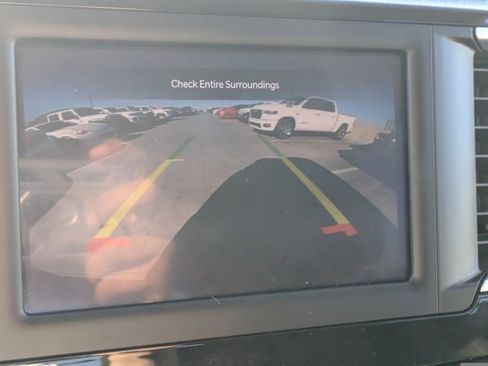 Used 2023 Chrysler Voyager LX image 18