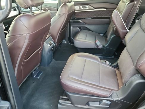 Used 2025 Ford Explorer Platinum w/ LUX Leather Package AWD/4WD image 25