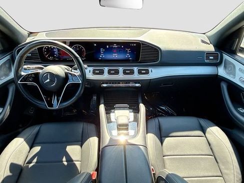 Used 2025 Mercedes-Benz GLS 450 4MATIC image 17