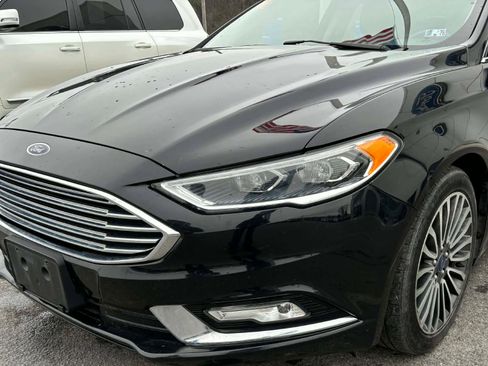 Used 2017 Ford Fusion SE w/ Fusion SE Technology Package image 9