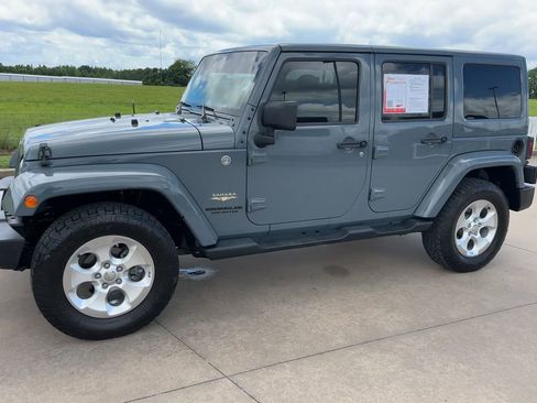 Used 2014 Jeep Wrangler Unlimited Sahara w/ Max Tow Package AWD/4WD image 5