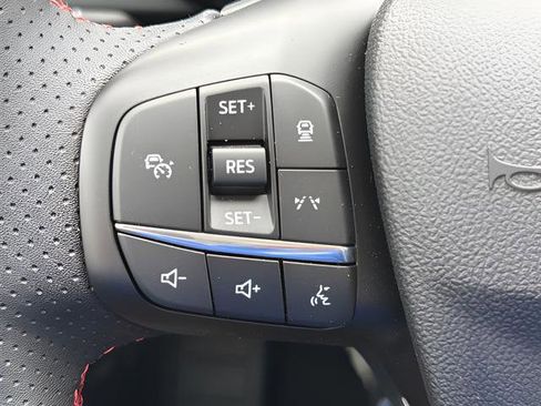 Used 2025 Ford Escape ST-Line Elite w/ Class II Trailer Tow Package AWD/4WD image 26