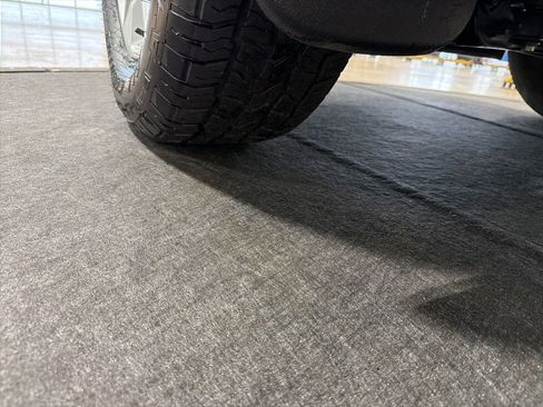 Used 2016 GMC Canyon SLE image 37