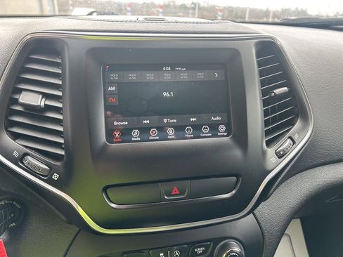 Used 2019 Jeep Cherokee Latitude w/ Popular Appearance Group image 12