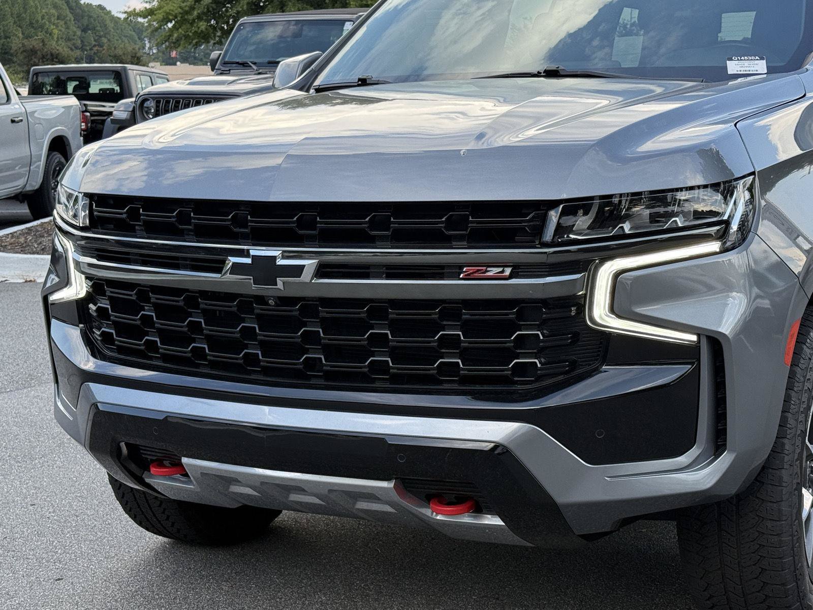 Used 2022 Chevrolet Tahoe Z71 w/ Luxury Package AWD/4WD image 9