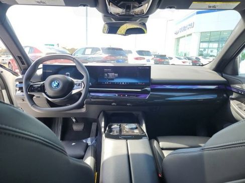 Used 2024 BMW i5 eDrive40i image 27