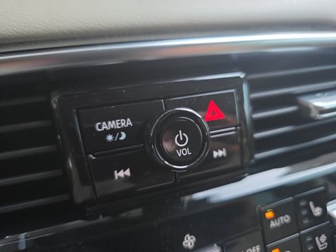 Used 2025 Nissan Armada Platinum w/ Convenience Package RWD image 15