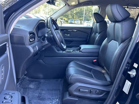 Used 2025 Honda Pilot EX-L image 11