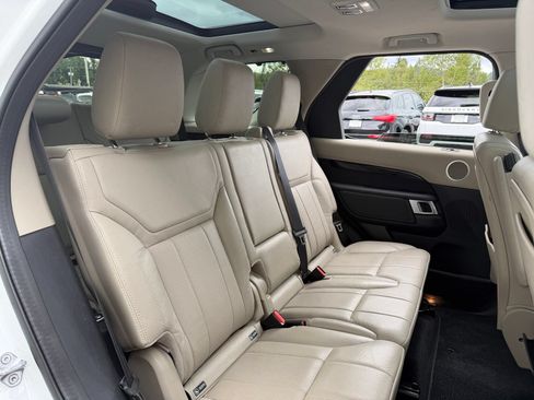 Used 2019 Land Rover Discovery SE AWD/4WD image 21
