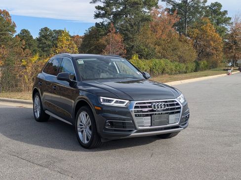 Used 2019 Audi Q5 Prestige w/ Prestige Package image 3