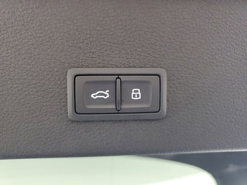 Used 2023 Audi e-tron Premium Plus w/ Premium Plus Package image 10