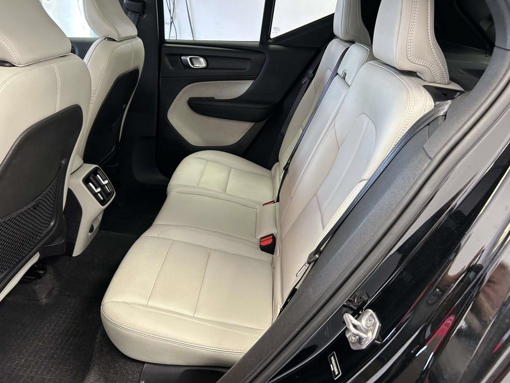 Used 2019 Volvo XC40 T5 Momentum AWD/4WD image 15