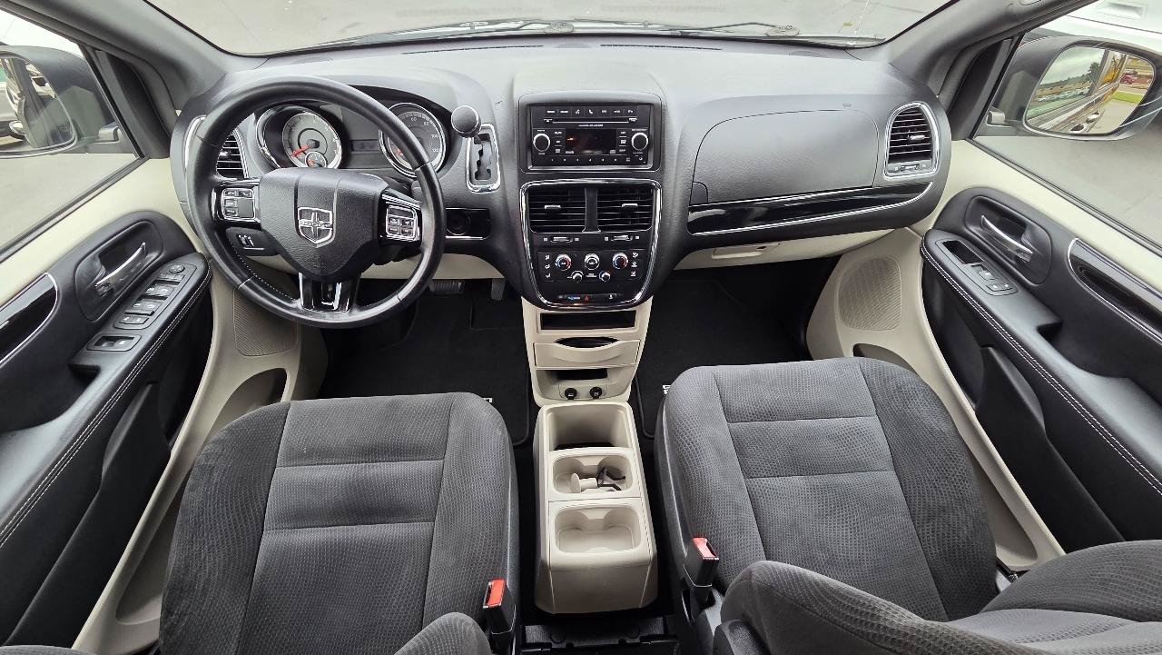 Used 2016 Dodge Grand Caravan SE FWD image 20