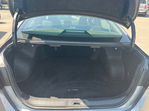Used 2025 Nissan Altima 2.5 SV FWD image 32
