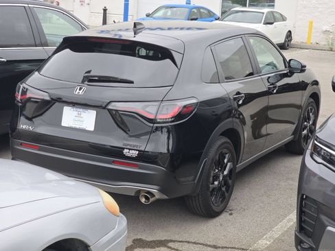 Certified 2025 Honda HR-V Sport image 9