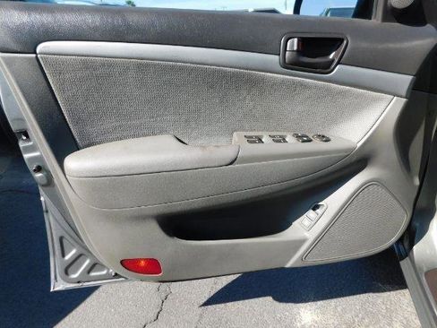 Used 2010 Hyundai Sonata GLS image 11