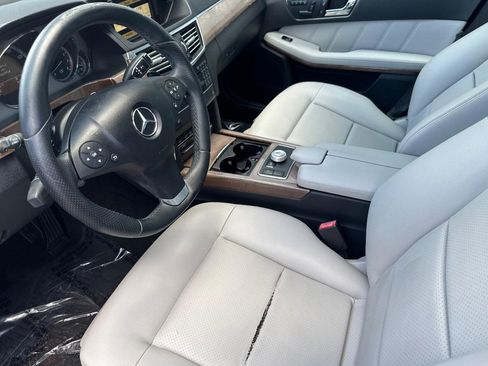 Used 2010 Mercedes-Benz E 350 Sedan image 4