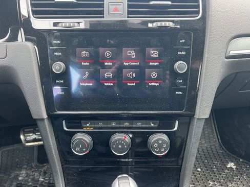 Used 2018 Volkswagen GTI SE w/ SE Leather Package image 5