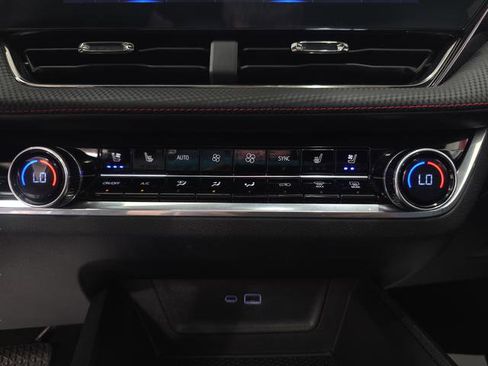 Used 2025 Chevrolet Equinox RS w/ Safety and Technology Package AWD/4WD image 19