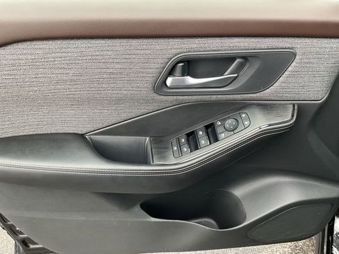 Used 2022 Nissan Rogue SV image 11