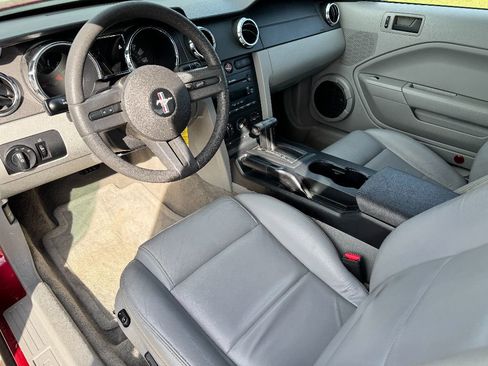 Used 2005 Ford Mustang Convertible image 11